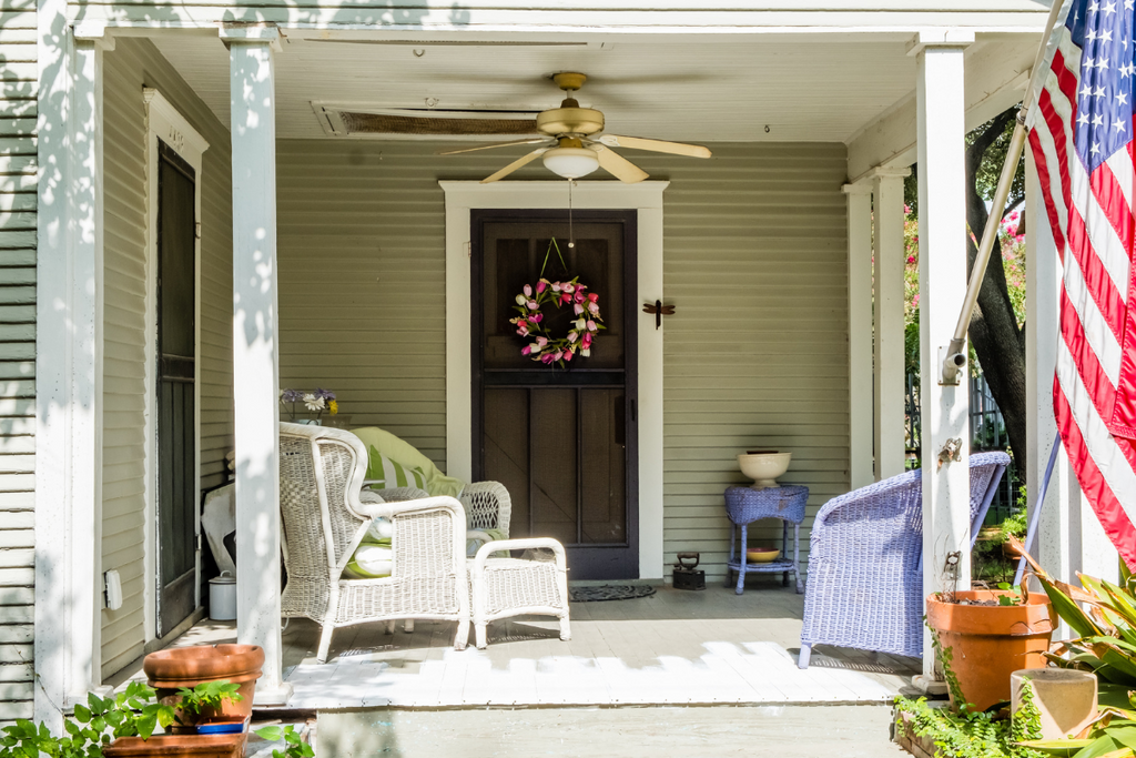 10 Best Small Front Porch Ideas on a Budget to Refresh Your Space