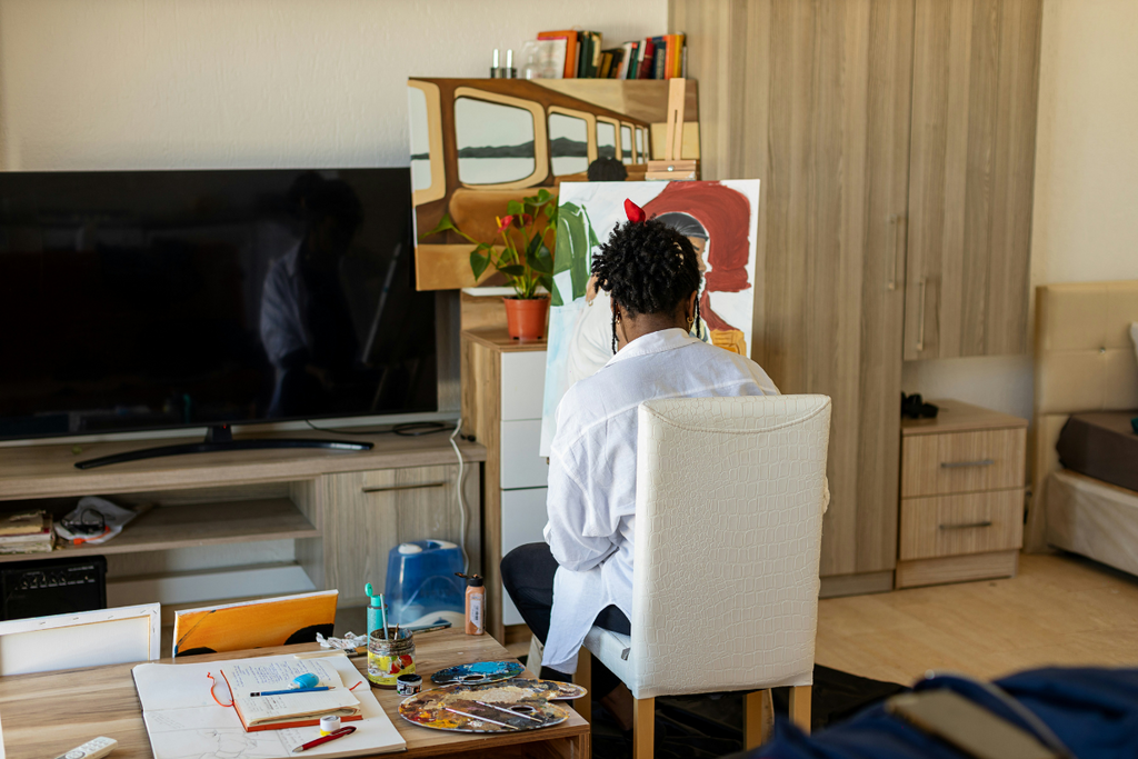 Small Living Room Ideas with TV: Tips to Balance Function and Style